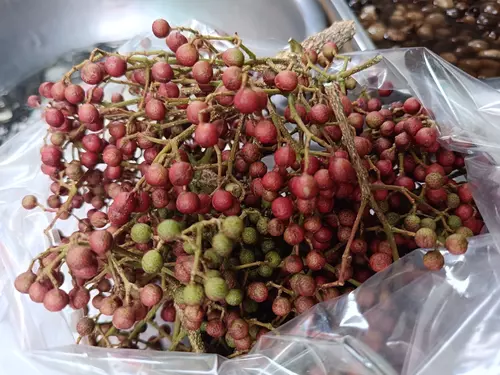เมล็ดมะม่วงสด,สีแดง..2ขีด