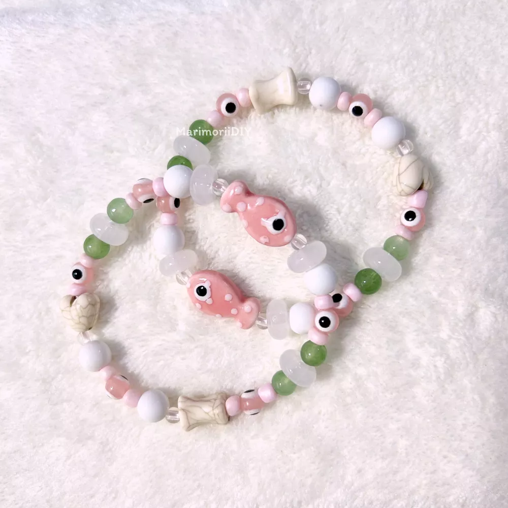 กำไลลูกปัด Rose Evil Eye Charm สีชมพู สร้อยข้อมือแฮนด์เมด เครื่องรางแห่งมิตรภาพและความรัก - MarimoriiDIY