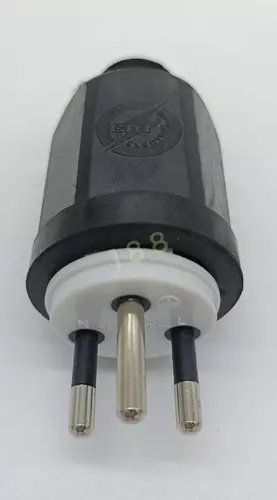 CRT​ ปลั๊กยาง​ ตัวผู้​ 3 ขา​ ขากลม  ตัวกลม ​ 16A​ 250v