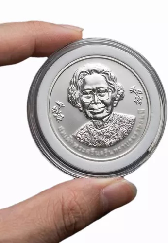 เหรียญที่ระลึก 75 ปี วิทยาลัยพยาบาลบรมราชชนนี กรุงเทพฯ พ.ศ.2564 ไม่ผ่านใช้ พร้อมตลับเดิม สำหรับการสะสม