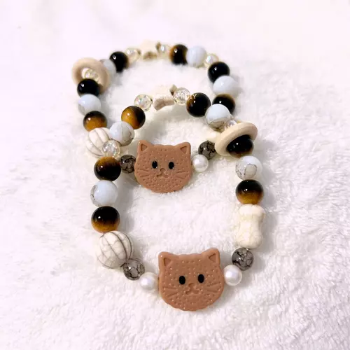 กำไลลูกปัด Caramel Kitty น้องแมวพาสเทล สีน้ำตาล-มินิมอล สร้อยข้อมือแฮนด์เมด - MarimoriiDIY