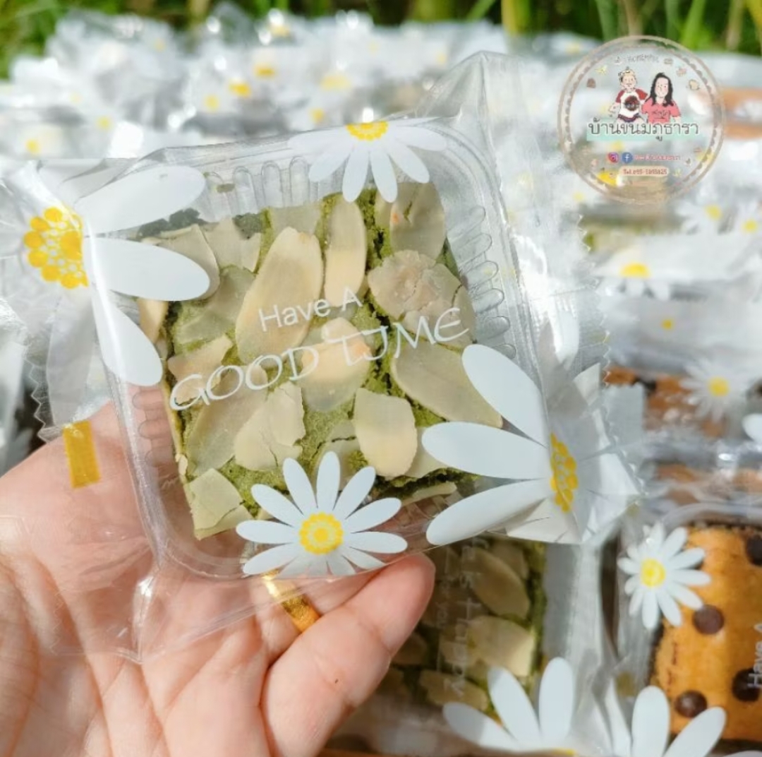 มัทฉะบราวนี่ ชิ้นขนาดประมาณ 5 * 5 อบใหม่ๆจัดส่งวันต่อวัน