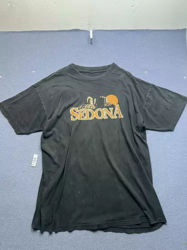 เสื้อยืดมือสอง SEDONA สกรีนลายกราฟิกภูเขา/พระอาทิตย์ โทนด่างเฟดสวย สไตล์ Vintage/Streetwear