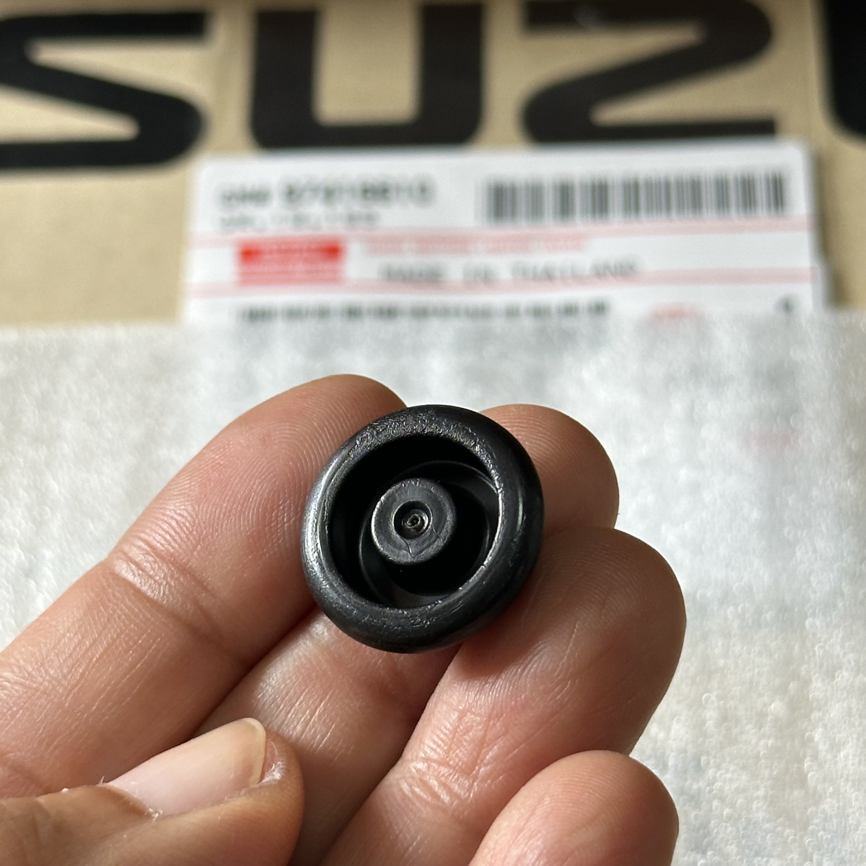 อะไหล่แท้ศูนย์ ราคาต่อชิ้น ยางอุดกันน้ำ หลังแค็บ ISUZU D-MAX 2003-2019 (C-8-97365823-0)
