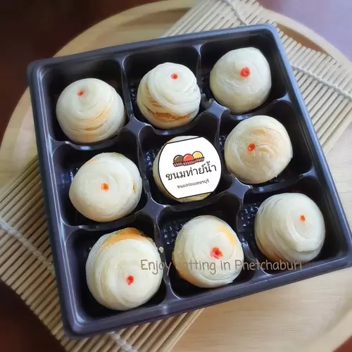 ขนมเปี๊ยะไส้ถั่วไข่เค็มอบควันเทียน ขนมเปี๊ยะท่าย์น้ำ อิสลามทานได้ เจทานได้(เฉพาะบางไส้) เปี๊ยะท่าย์น้ำ