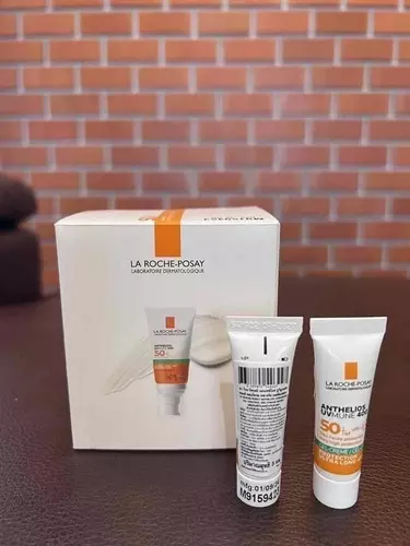 ครีมกันแดดคุมมัน ผิวเป็นสิวง่าย La Roche Posay Anthelios Uvmune400 Oil Control Gel-Cream Spf50+ ขนาด 3ml.